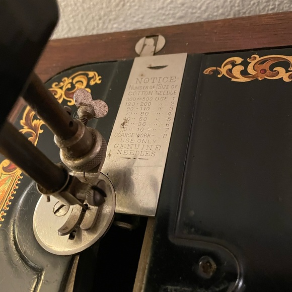 Riverside Vintage Rotary Sewing Machine - Picture 6 of 6